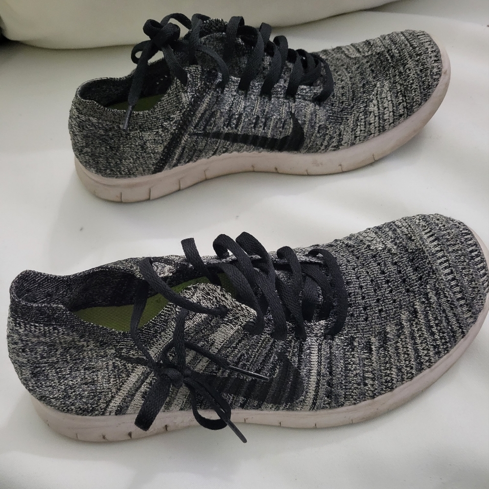 Nike Women Free Flyknit Sneakers